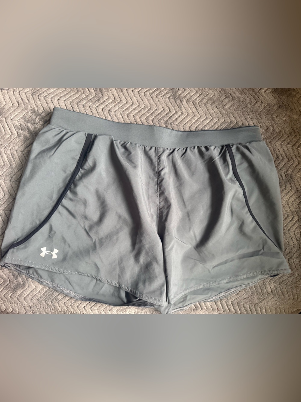 Under Armour Slate Gray Women's Heat gear Running Shorts; Size Large